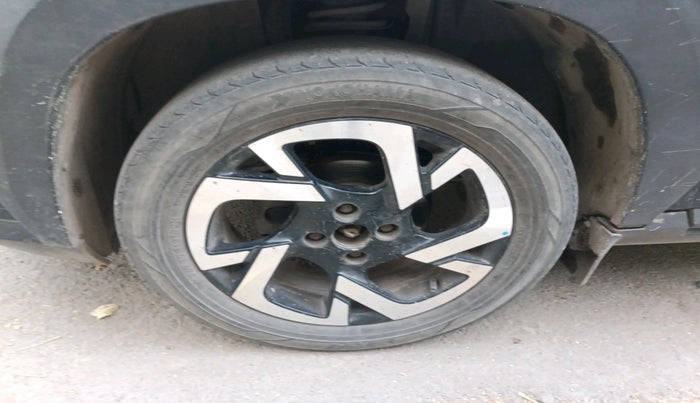 2021 Nissan MAGNITE XV PREMIUM TURBO CVT, Petrol, Automatic, 1,01,369 km, tyre