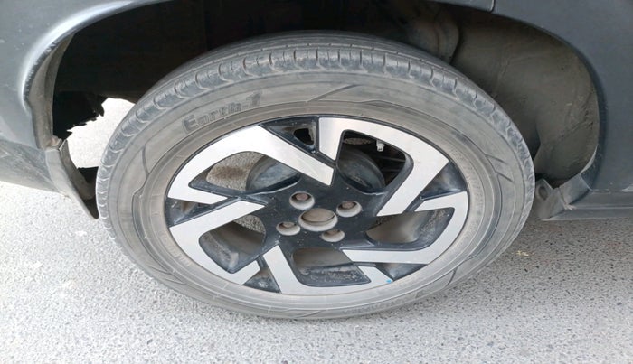 2021 Nissan MAGNITE XV PREMIUM TURBO CVT, Petrol, Automatic, 1,01,369 km, tyre