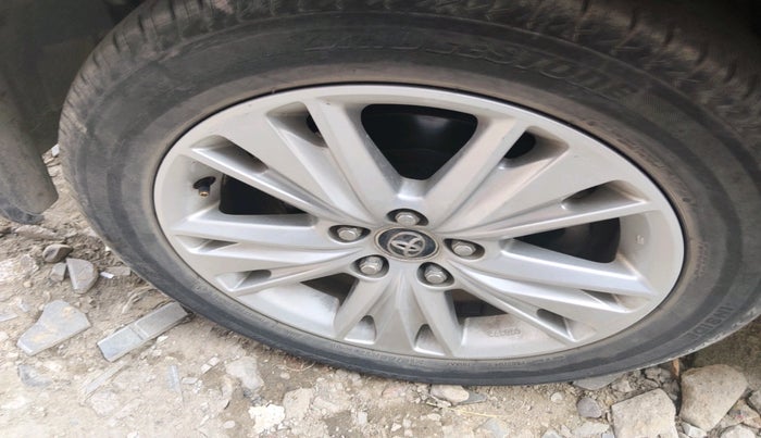 2018 Toyota Innova Crysta 2.8 ZX AT 7 STR, Diesel, Automatic, 38,049 km, tyre