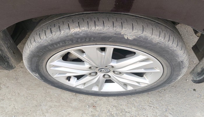 2018 Toyota Innova Crysta 2.8 ZX AT 7 STR, Diesel, Automatic, 38,049 km, tyre