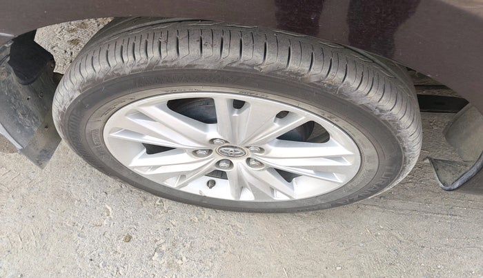 2018 Toyota Innova Crysta 2.8 ZX AT 7 STR, Diesel, Automatic, 38,049 km, tyre