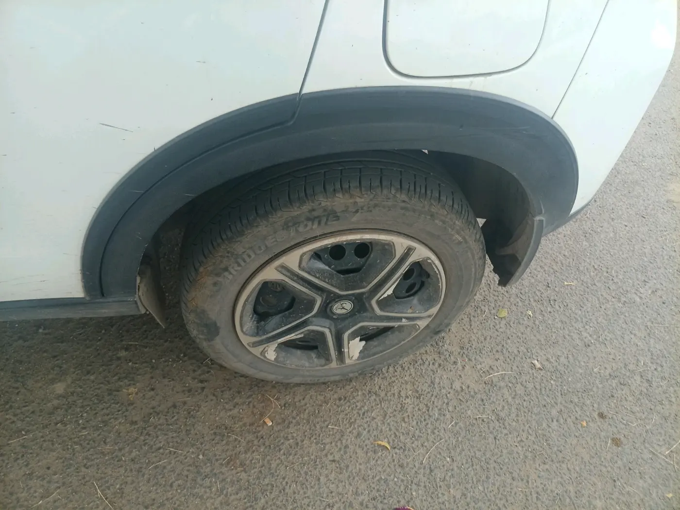 2023 Tata NEXON SMART+ 1.2 PETROL, Petrol, Manual, 33,500 km, tyre