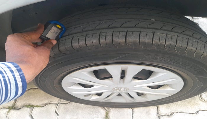 2014 Toyota Innova 2.5 GX 7 STR, Diesel, Manual, 78,087 km, tyre