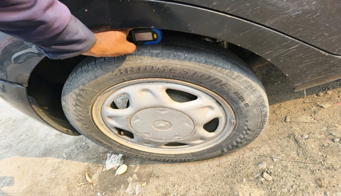 2011 Chevrolet Beat LT PETROL, Petrol, Manual, 57,240 km, tyre