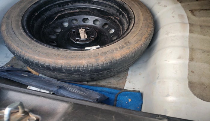 2014 Hyundai Verna FLUIDIC 1.6 CRDI SX, Diesel, Manual, 64,392 km, tyre