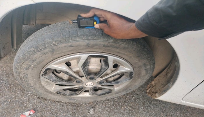 2014 Maruti Wagon R 1.0 LXI CNG, CNG, Manual, 2,15,205 km, tyre