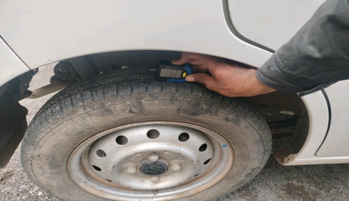 2014 Maruti Wagon R 1.0 LXI CNG, CNG, Manual, 2,15,205 km, tyre