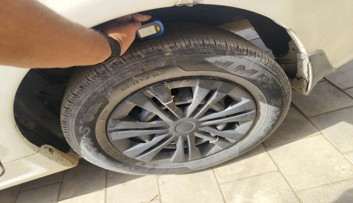 2011 Toyota Corolla Altis G DIESEL, Diesel, Manual, 1,38,632 km, tyre