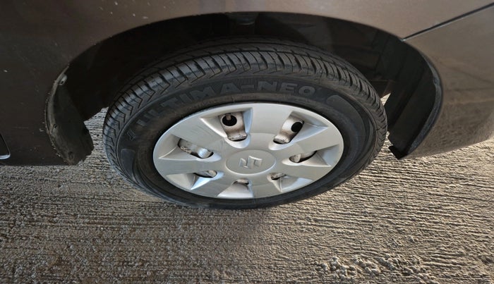 2014 Maruti Wagon R 1.0 LXI, CNG, Manual, 1,06,649 km, tyre