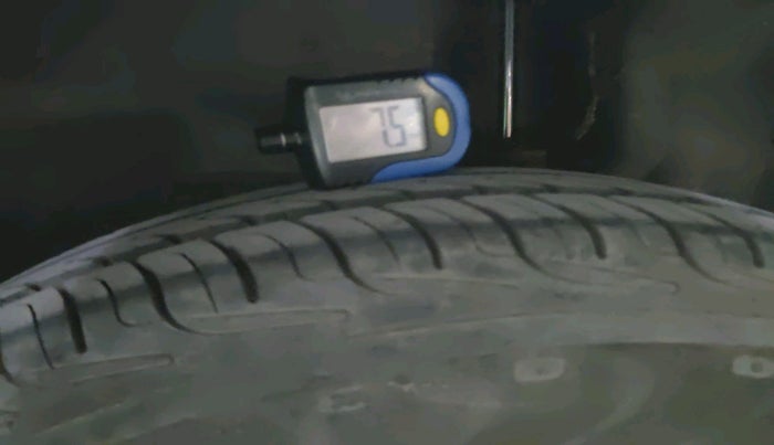 2014 Maruti Swift Dzire VXI, Petrol, Manual, 52,069 km, tyre