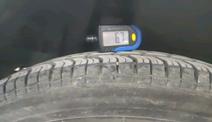 2014 Maruti Swift Dzire VXI, Petrol, Manual, 52,069 km, tyre