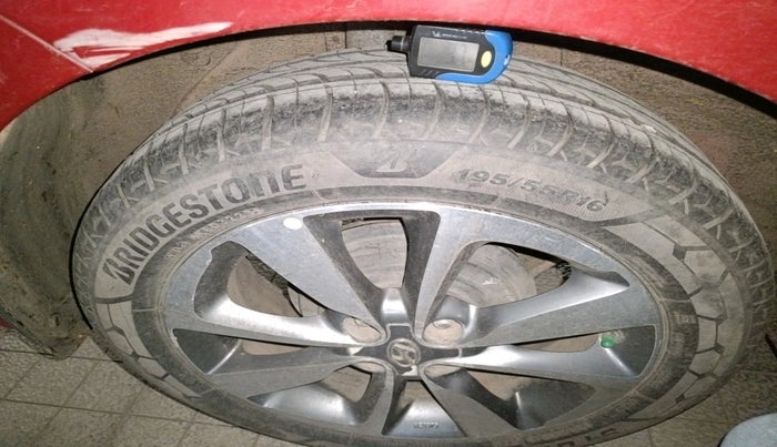 2017 Hyundai Elite i20 ASTA 1.2 (O), Petrol, Manual, 68,154 km, tyre