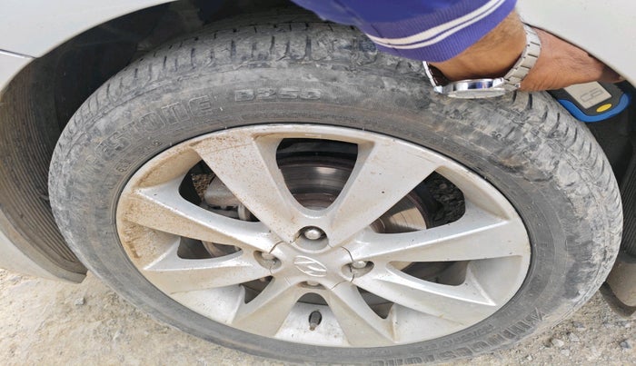 2012 Hyundai Verna FLUIDIC 1.6 CRDI SX, Diesel, Manual, 1,55,962 km, tyre