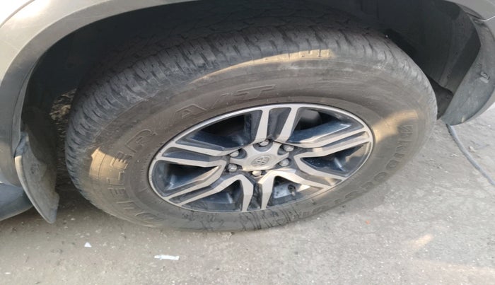 2017 Toyota Fortuner 2.8 4X2 AT, Diesel, Automatic, 1,30,245 km, tyre