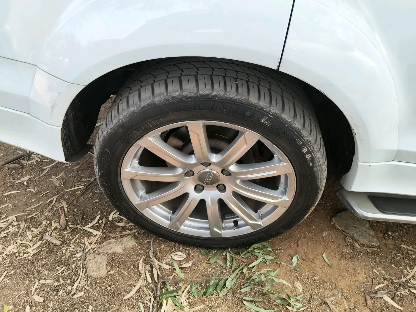 2015 Audi Q7 35 TDI PREMIUM, Diesel, Automatic, 1,20,764 km, tyre