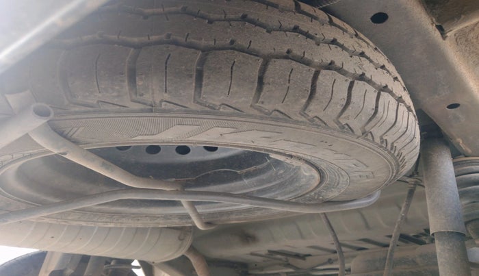 2023 Maruti Eeco 5 STR AC, Petrol, Manual, 22,217 km, tyre