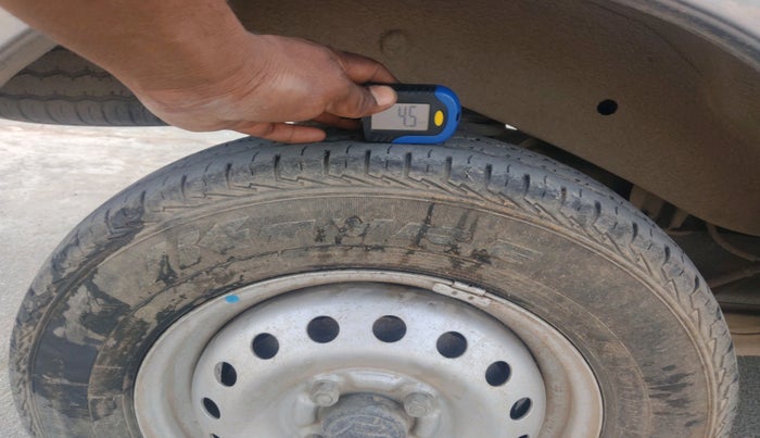 2023 Maruti Eeco 5 STR AC, Petrol, Manual, 22,217 km, tyre