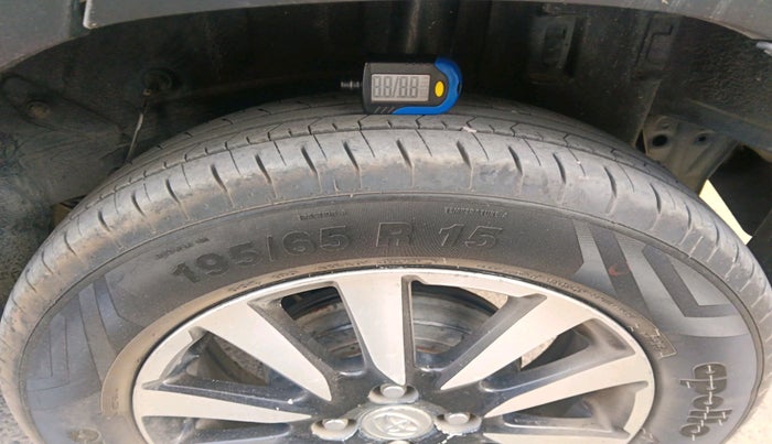 2016 Toyota Etios CROSS 1.4 GD, Diesel, Manual, 1,58,770 km, tyre