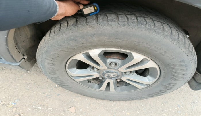 2017 Tata Hexa XTA 4X2 7 STR, Diesel, Automatic, 1,10,798 km, tyre