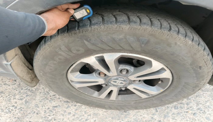 2017 Tata Hexa XTA 4X2 7 STR, Diesel, Automatic, 1,10,798 km, tyre