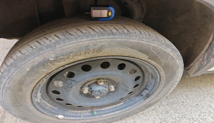 2022 Renault Kiger RXE MT, Petrol, Manual, 53,964 km, tyre