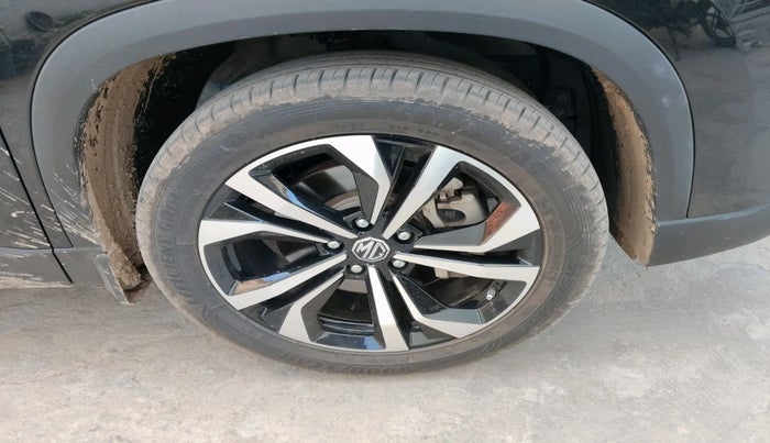 2023 MG HECTOR SHARP PRO 1.5 TURBO MT PETROL, Petrol, Manual, 43,683 km, tyre