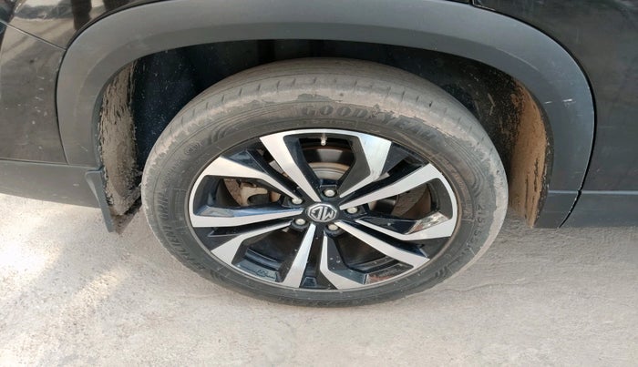 2023 MG HECTOR SHARP PRO 1.5 TURBO MT PETROL, Petrol, Manual, 43,683 km, tyre