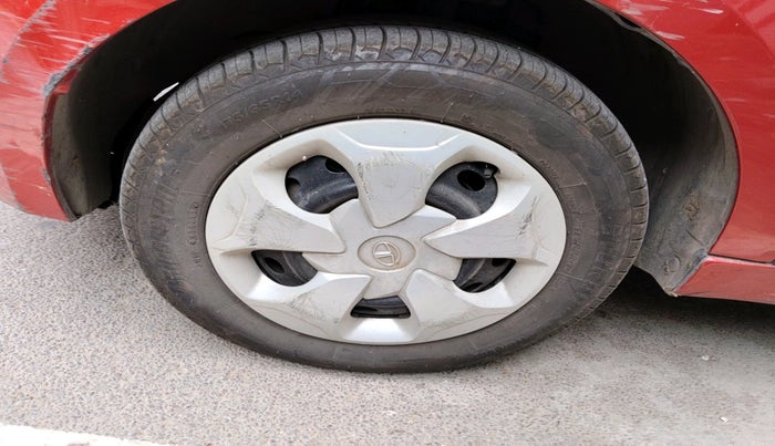 2016 Tata Tiago XT PETROL, Petrol, Manual, 50,557 km, tyre