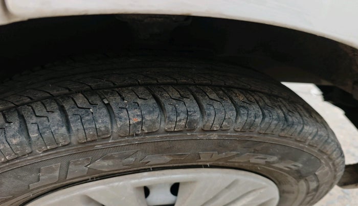 2024 Maruti Eeco 5 STR AC, Petrol, Manual, 99,306 km, tyre