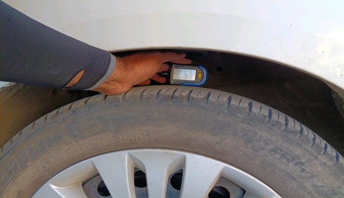 2012 Maruti Ertiga VXI, CNG, Manual, 1,33,468 km, tyre