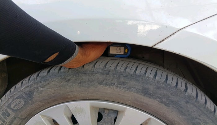 2012 Maruti Ertiga VXI, CNG, Manual, 1,33,468 km, tyre