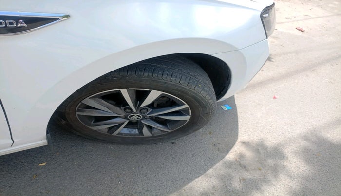 2023 Skoda SLAVIA STYLE 1.0L TSI AT, Petrol, Automatic, 1,20,965 km, tyre