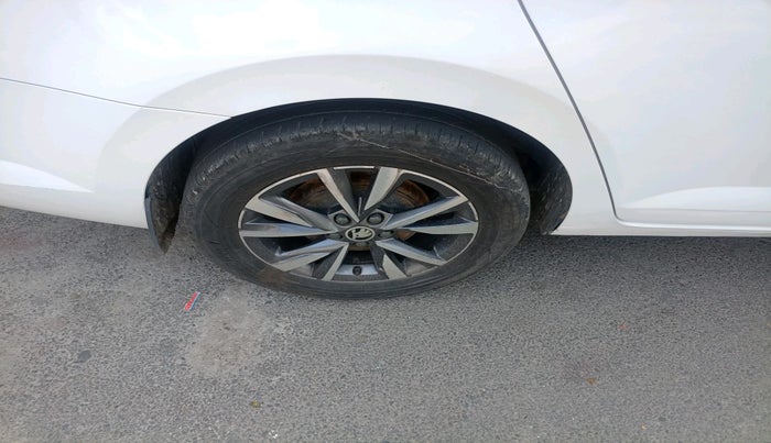 2023 Skoda SLAVIA STYLE 1.0L TSI AT, Petrol, Automatic, 1,20,965 km, tyre