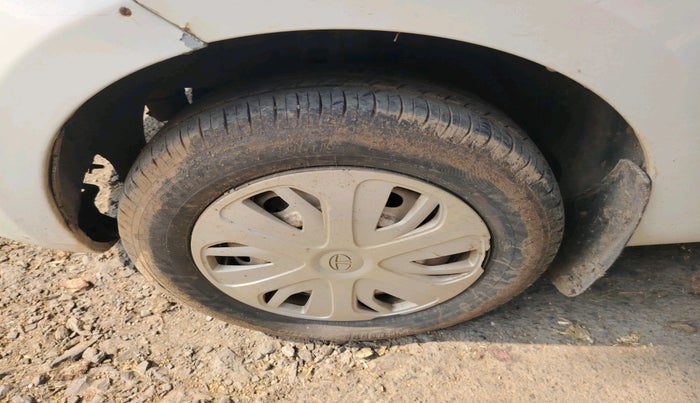 2013 Tata Indica Vista LX TDI, Diesel, Manual, 1,38,889 km, tyre