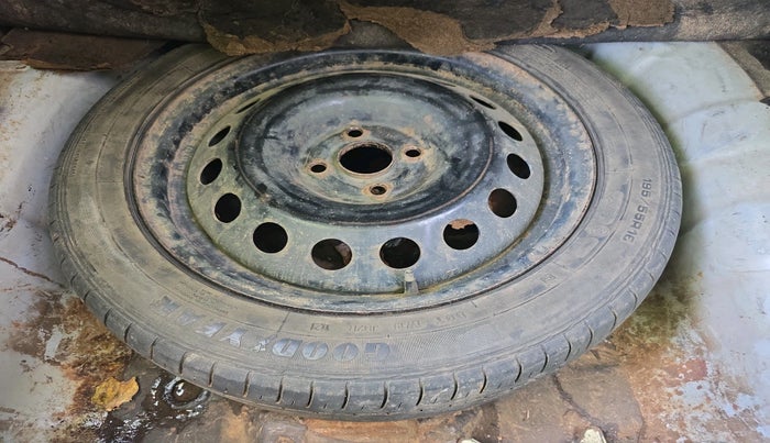 2014 Hyundai Verna FLUIDIC 1.6 CRDI SX, Diesel, Manual, 1,13,633 km, tyre