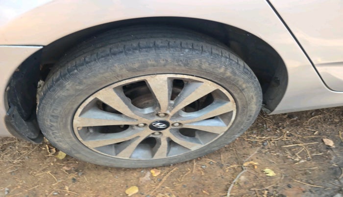 2014 Hyundai Verna FLUIDIC 1.6 CRDI SX, Diesel, Manual, 1,13,633 km, tyre