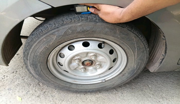 2014 Hyundai Eon ERA +, Petrol, Manual, 27,835 km, tyre