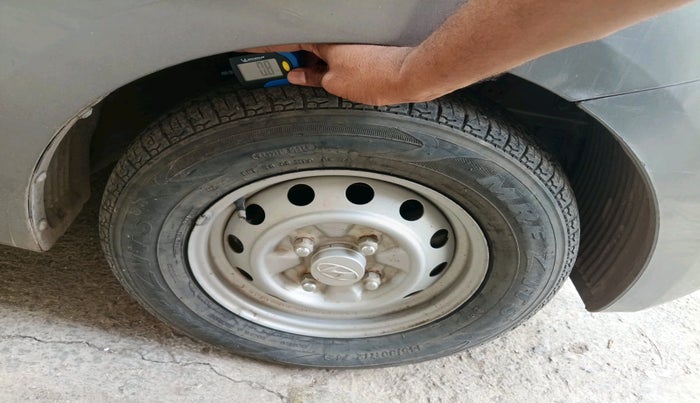 2014 Hyundai Eon ERA +, Petrol, Manual, 27,835 km, tyre