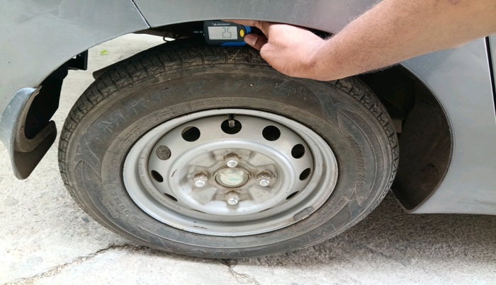 2014 Hyundai Eon ERA +, Petrol, Manual, 27,835 km, tyre