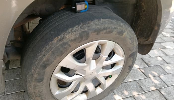 2014 Nissan Terrano XL (D), Diesel, Manual, 1,64,391 km, tyre