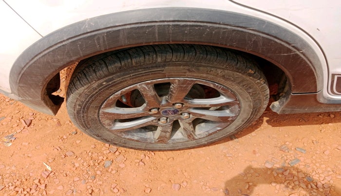 2018 Ford FREESTYLE TITANIUM 1.5 DIESEL, Diesel, Manual, 2,50,481 km, tyre