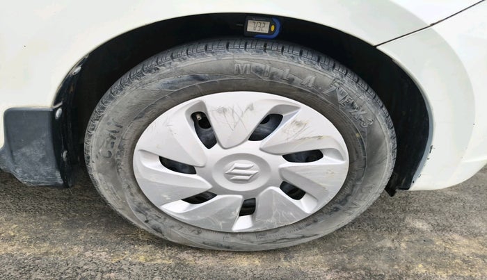 2015 Maruti Celerio ZXI, CNG, Manual, 61,271 km, tyre