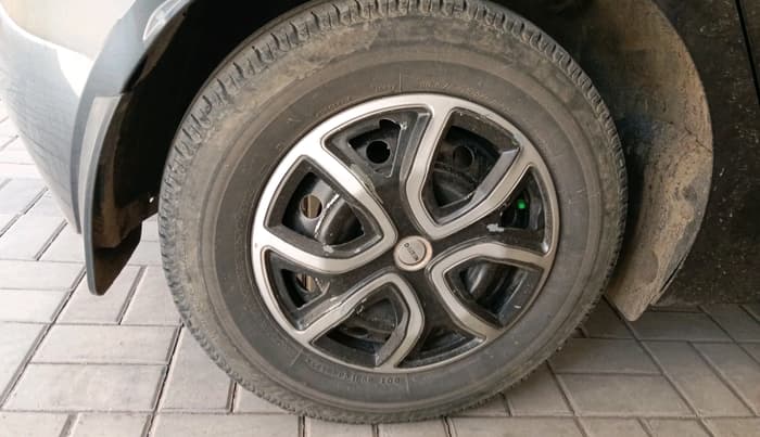 2021 Tata ALTROZ XE PETROL, Petrol, Manual, 30,341 km, tyre