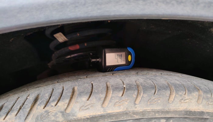 2021 Mahindra XUV700 AX 7 LUXURY P AT 7 STR, Petrol, Automatic, 43,127 km, tyre