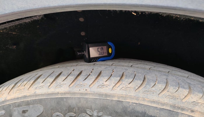 2021 Mahindra XUV700 AX 7 LUXURY P AT 7 STR, Petrol, Automatic, 43,127 km, tyre