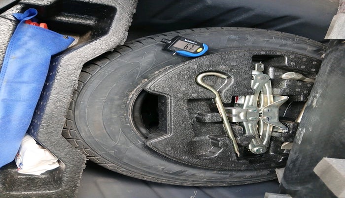 2019 Maruti Ciaz DELTA 1.5 SHVS MT PETROL, Petrol, Manual, 69,563 km, tyre