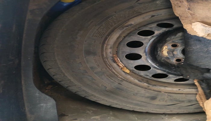 2015 Maruti Swift Dzire VDI, Diesel, Manual, 1,50,420 km, tyre