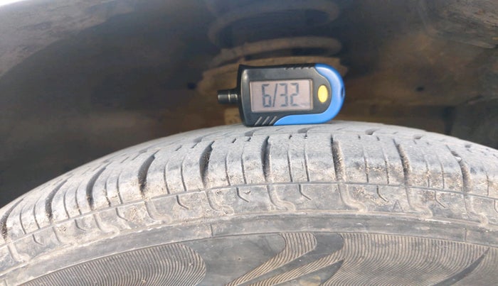 2015 Maruti Swift Dzire VDI, Diesel, Manual, 1,50,420 km, tyre