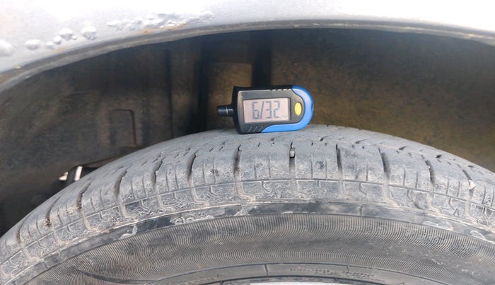 2015 Maruti Swift Dzire VDI, Diesel, Manual, 1,50,420 km, tyre