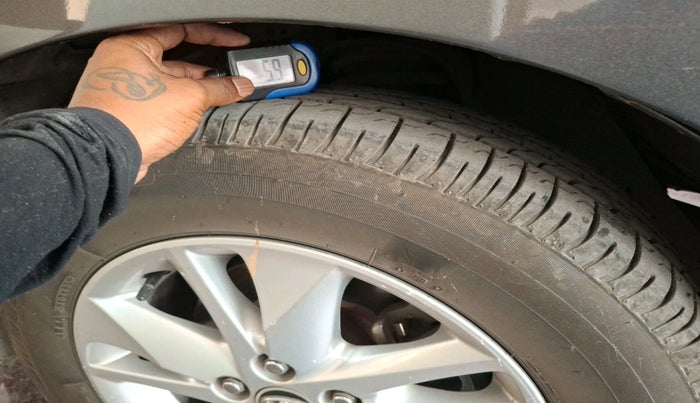 2017 Toyota Innova Crysta 2.4 VX 7 STR, Diesel, Manual, 4,85,632 km, tyre